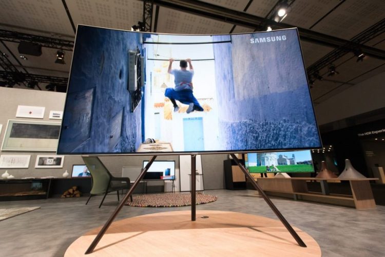 2017 Samsung QLED TV on Studio Stand