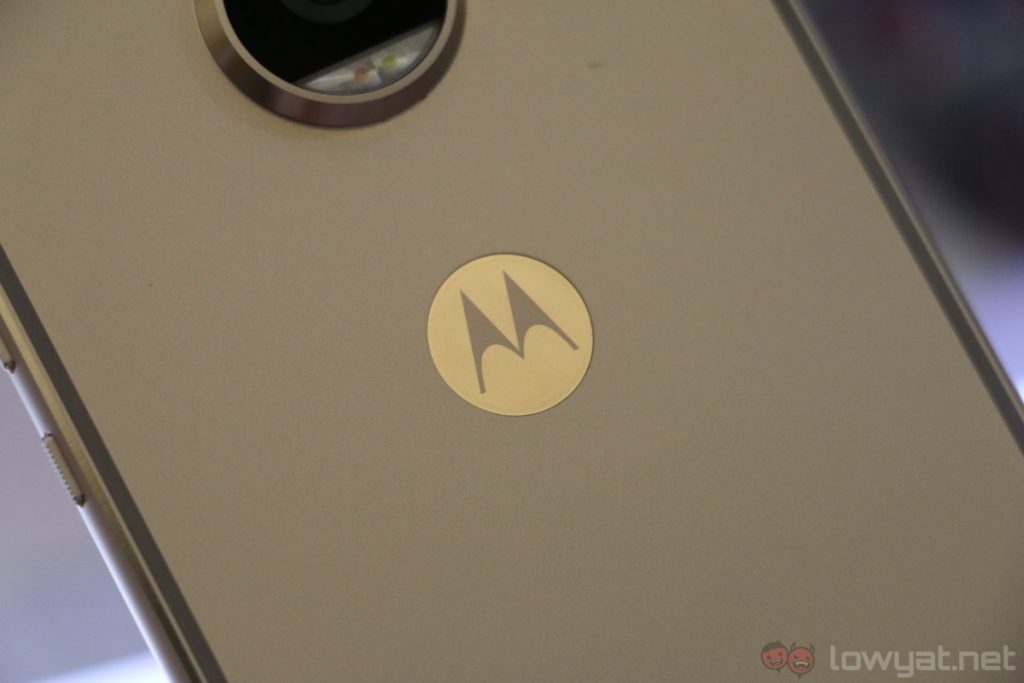 moto z2 play hands on 11
