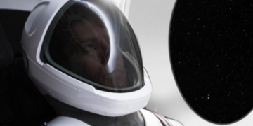 SpaceX Space Suit 2 e1503579807774