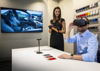 A premiere in automotive retail: the Audi VR experience is being launched as first fully functional virtual reality application for customer consultation at dealerships. First Audi dealers in Germany, the United Kingdom and Spain are now starting to deploy the virtual reality headset installation, with additional markets and locations to follow. With the VR solution, customers can get an extremely realistic experience of their individually configured car, down to the last detail. The VR experience explains Audi technologies intuitively and offers customers the opportunity to immerse themselves virtually in extraordinary moments from the world of the four rings. As part of Audi’s comprehensive initiative for digital innovation at dealerships, the VR experience is completely integrated into the brand’s IT systems.