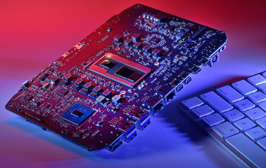 Intel Hades Canyon NUC