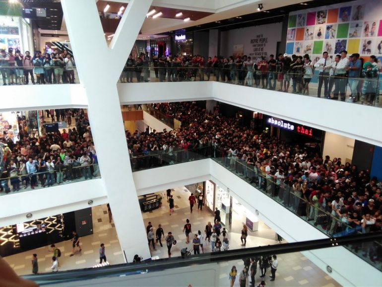 Switch Malaysia Stops Warehouse Sale After Massive Crowd Threatens