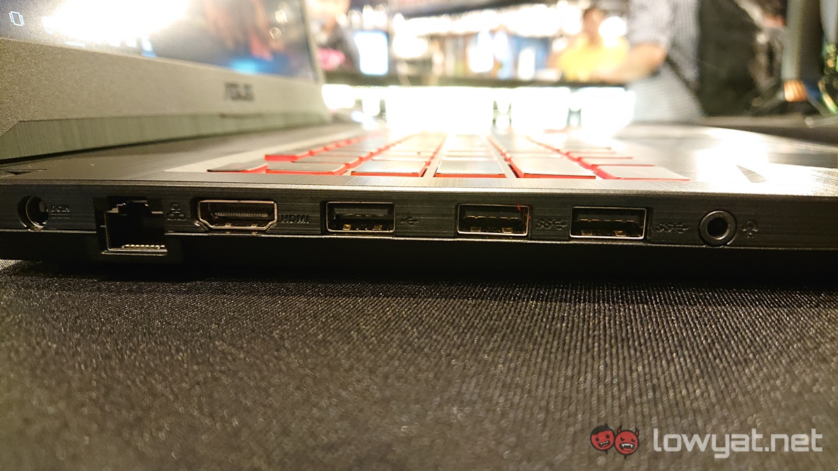 ASUS TUF Gaming FX504 side profile ports