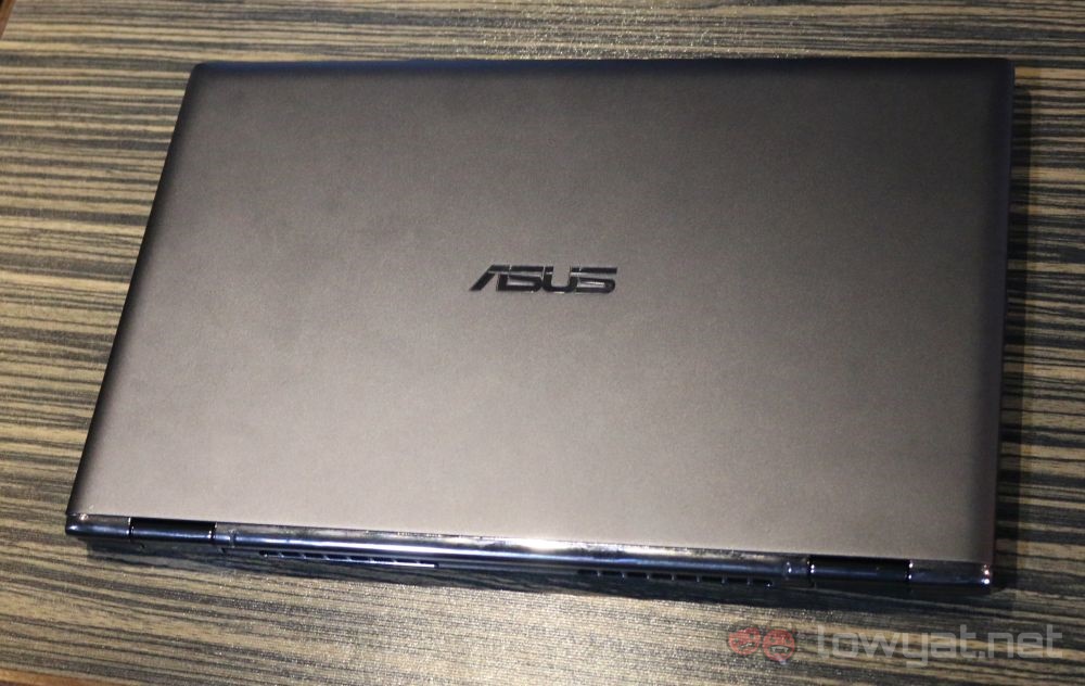 ASUS ZenBook Flip flat