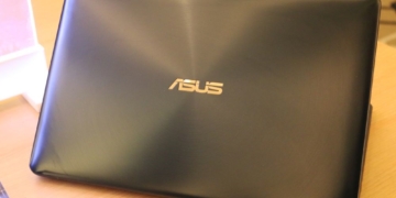 ASUS ZenBook Pro 15 lid 2