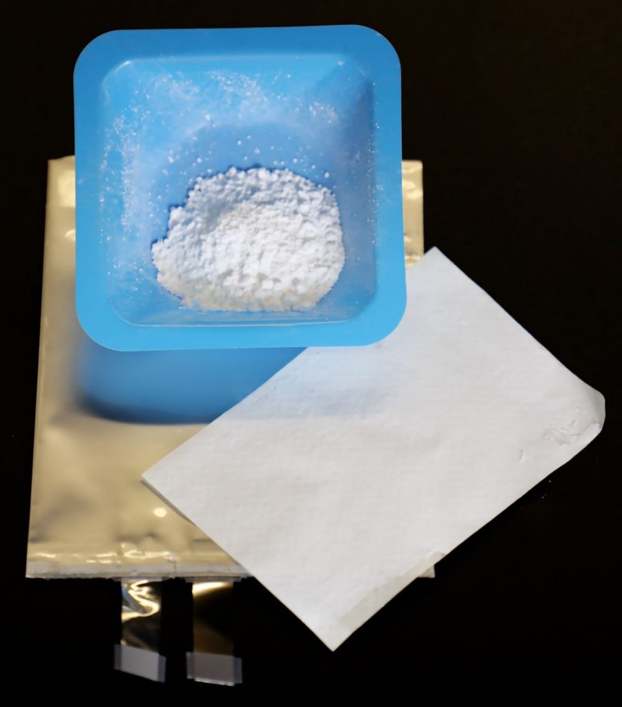 Powdered silica for batteries