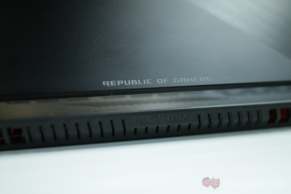 ASUS ROG Strix HERO II spine