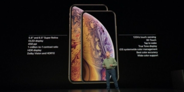 Apple iphone xs side to side
