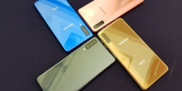 Samsung Galaxy A7 2018 four colours