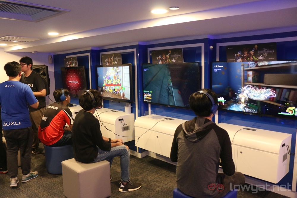 PlayStation Play Everything Lounge game