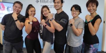 fitbit charge 3 celebs 800
