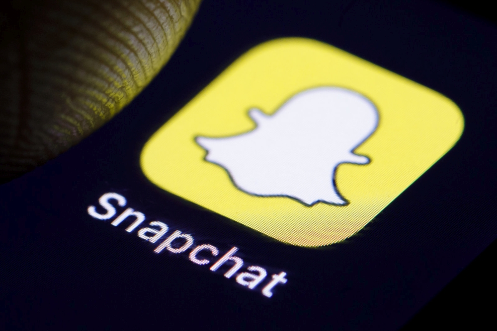 BERLIN, GERMANY - OCTOBER 05: The Logo of multimedia messaging app snapchat is displayed on a smartphone on October 05, 2018 in Berlin, Germany. (Photo by Thomas Trutschel/Photothek via Getty Images)