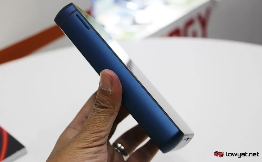 Energizer Power Max 18000mAh Phone Hands On: Behold The Thickness 3 energizer 18000mah phone 09