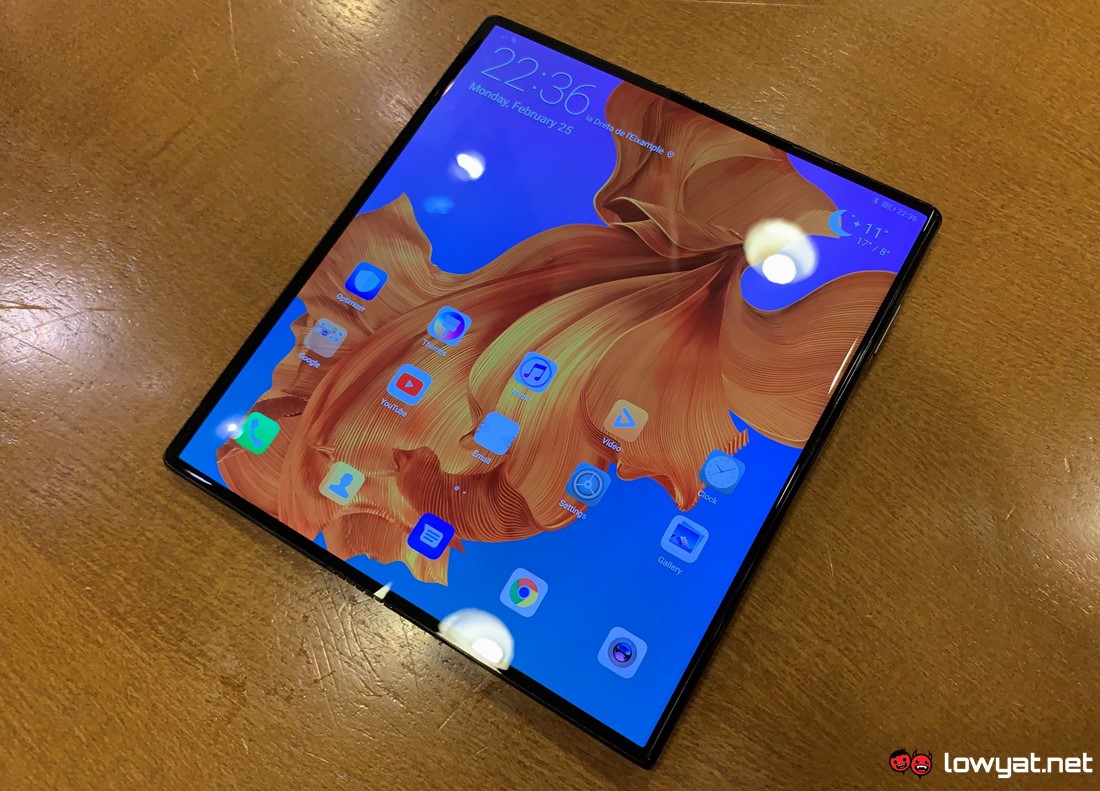 huawei mate x hands on 03