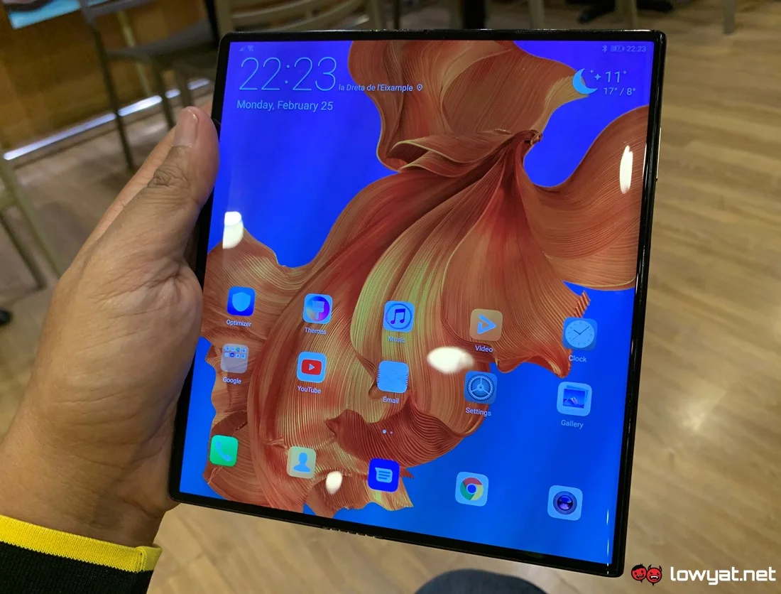 huawei mate x hands on 21