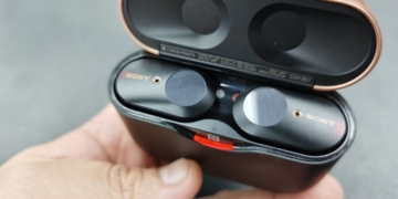 Sony WF 1000XM3 casing earbuds