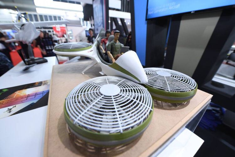 LANGKAWI, 27 Mac -- Model mobiliti terbang yang dikenali ‘Vector’ membuat penampilan sulung model kenderaan tersebut pada pameran Aeroangkasa dan Maritim Antarabangsa Langkawi 2019 (LIMA'19) edisi ke-15 di Pusat Pameran Antarabangsa Mahsuri (MIEC), hari ini. 
--fotoBERNAMA (2019) HAK CIPTA TERPELIHARA