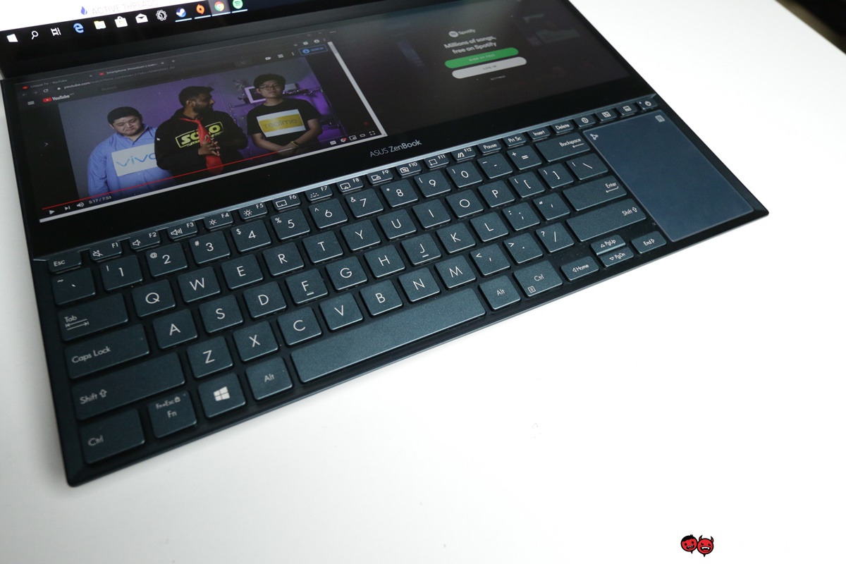ASUS ZenBook Pro Duo keyboard trackpad