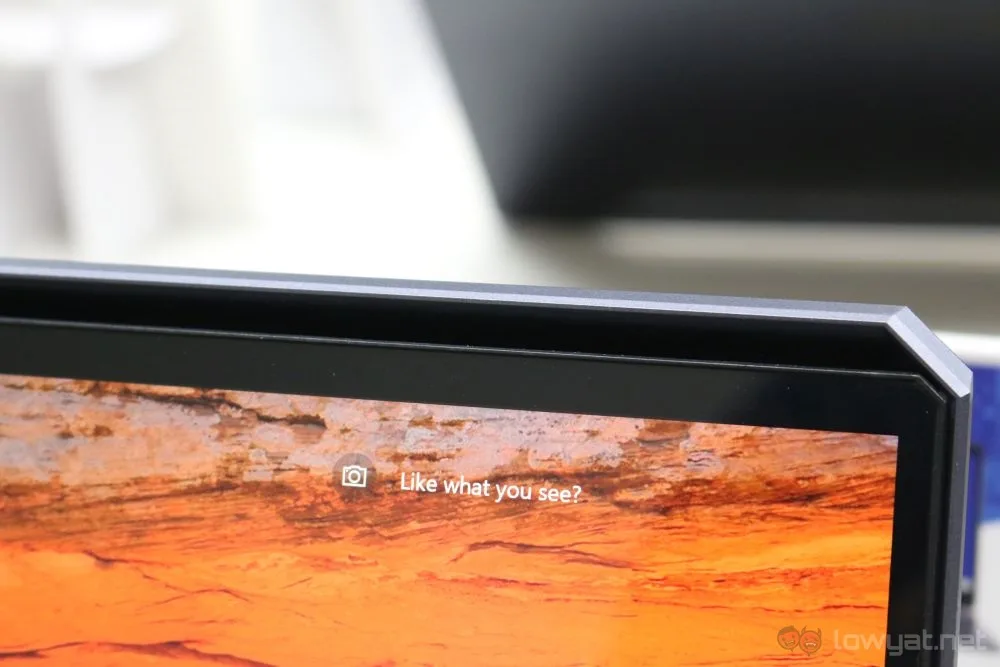 ASUS ProArt StudioBook One top vent