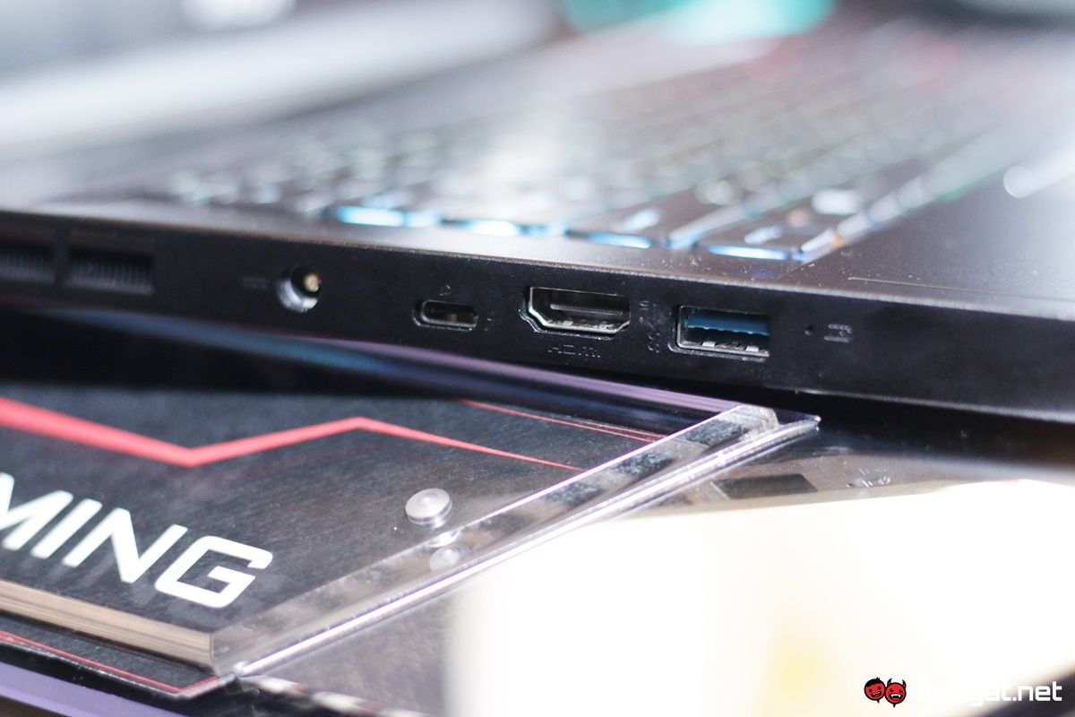 MSI GS66 Stealth ports left