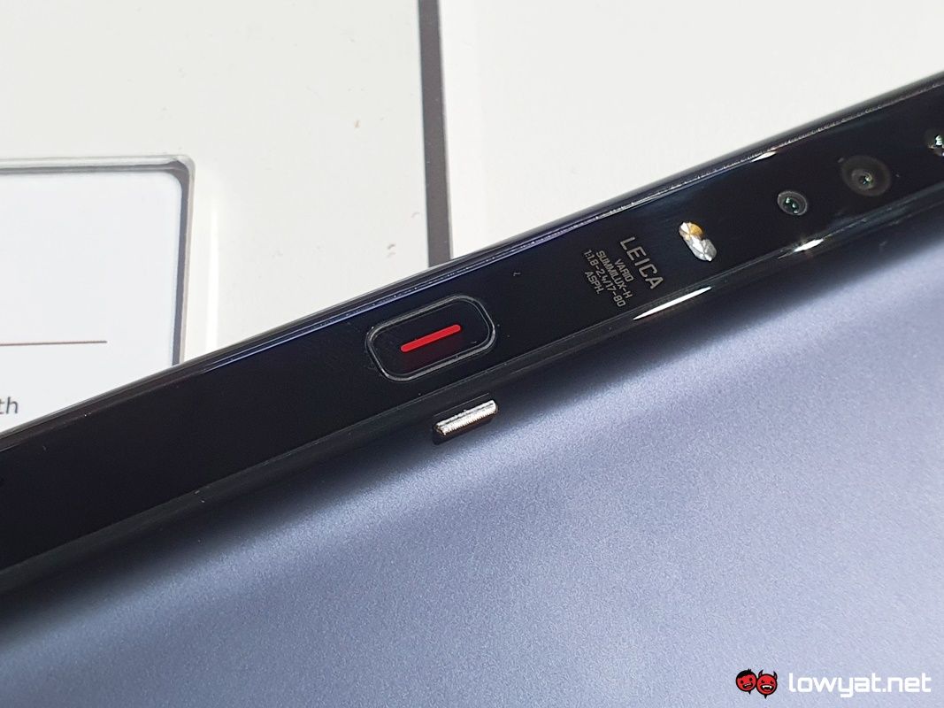 Huawei Mate Xs Hinge release button