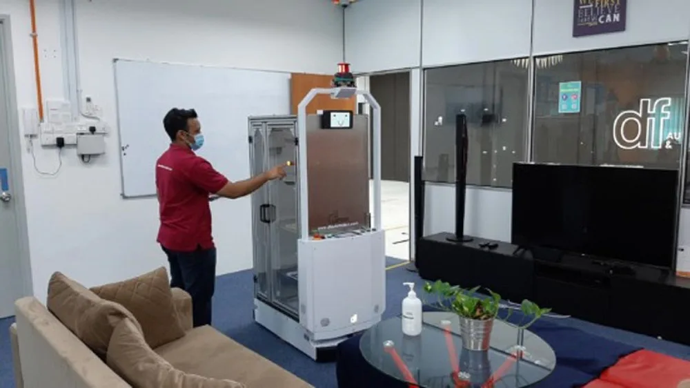Robot Makcik Kiah 19 UTM