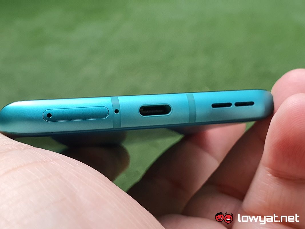 OnePlus 8 Pro USB C port
