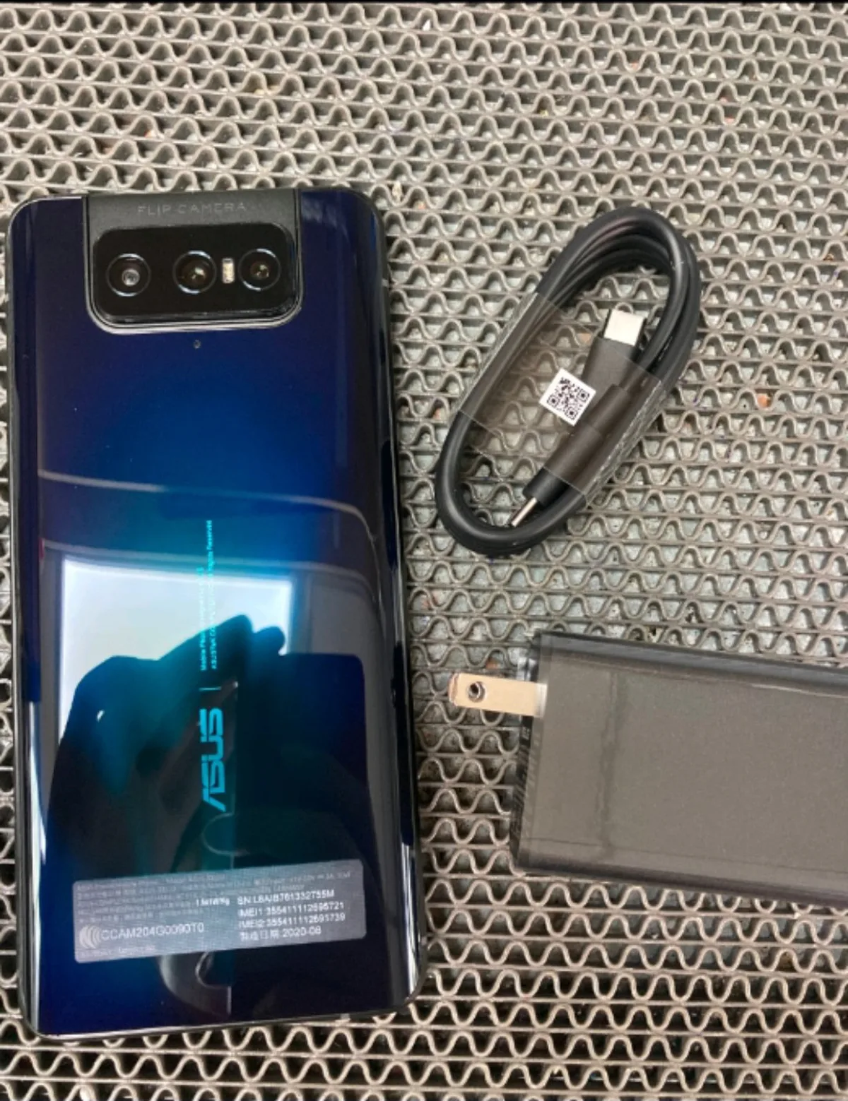 ASUS Zenfone 7 Live Photos And Specs Leaked