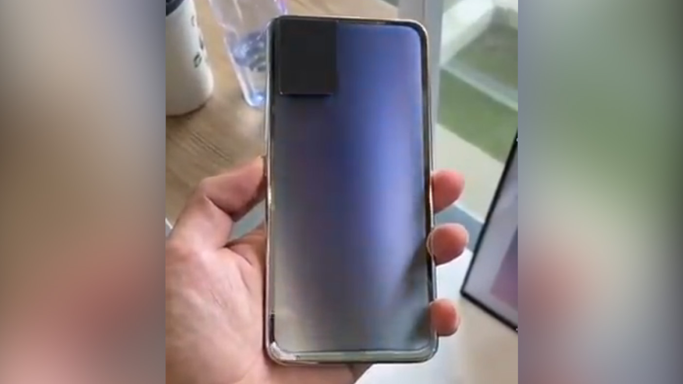 Video Of Colour-Shifting Smartphone Case From Unspecified Brand Leaks