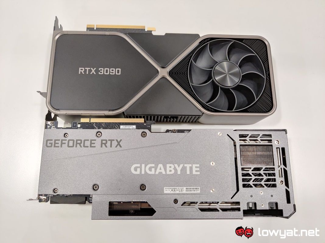 Gigabyte GeForce RTX 3090 Gaming OC vs FE back