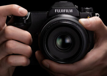 Fujifilm GFX100S Medium format compact camera 102MP