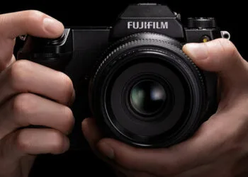 Fujifilm GFX100S Medium format compact camera 102MP