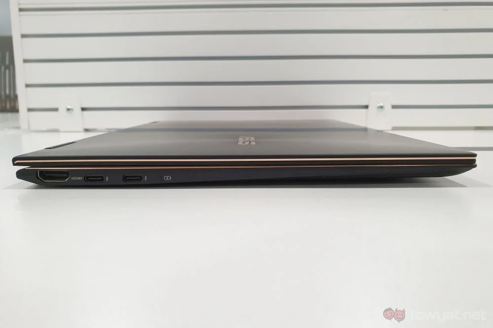 ASUS ZenBook Flip OLED left ports
