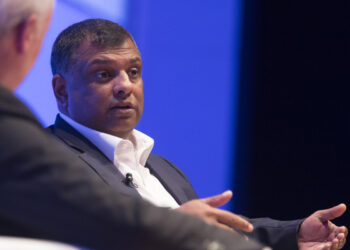 AirAsia Tony Fernandes Rehire