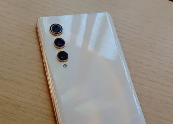 LG Rainbow Rollable Smartphones Sale