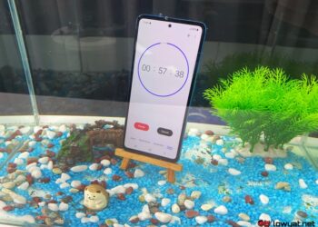 Samsung Galaxy A72 submerged