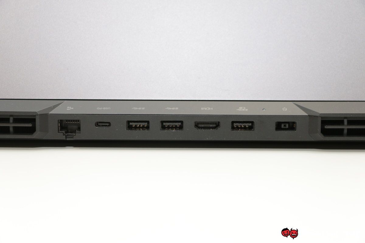 Lenovo Legion 5 Pro 16 ports back