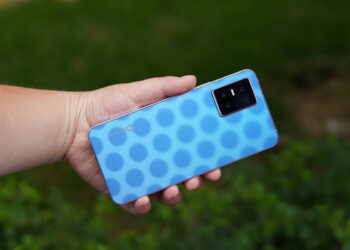 Vivo S10 series rear panel changes colour sunlight photochromic technology