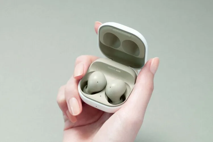 Samsung Galaxy Buds2 in hand