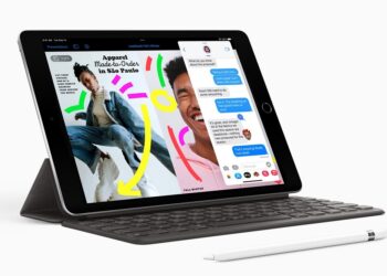 Apple iPad 9 with accessories