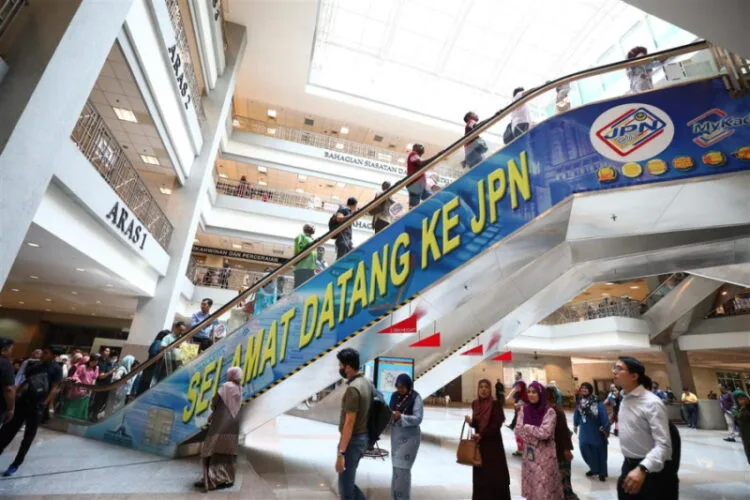 JPN Hamzah Zainudin Birth Certificates Security