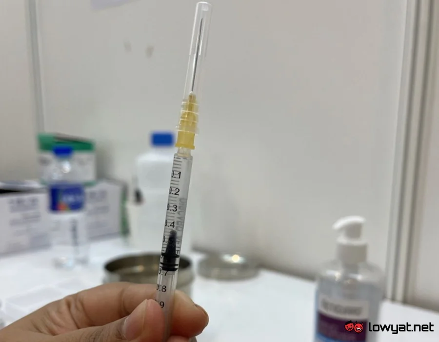 vaccine needle 01a