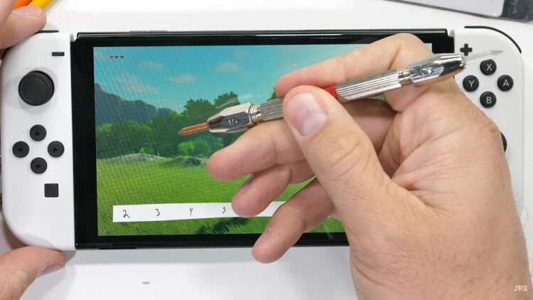 Nintendo Switch OLED JerryRigEverything scratch test
