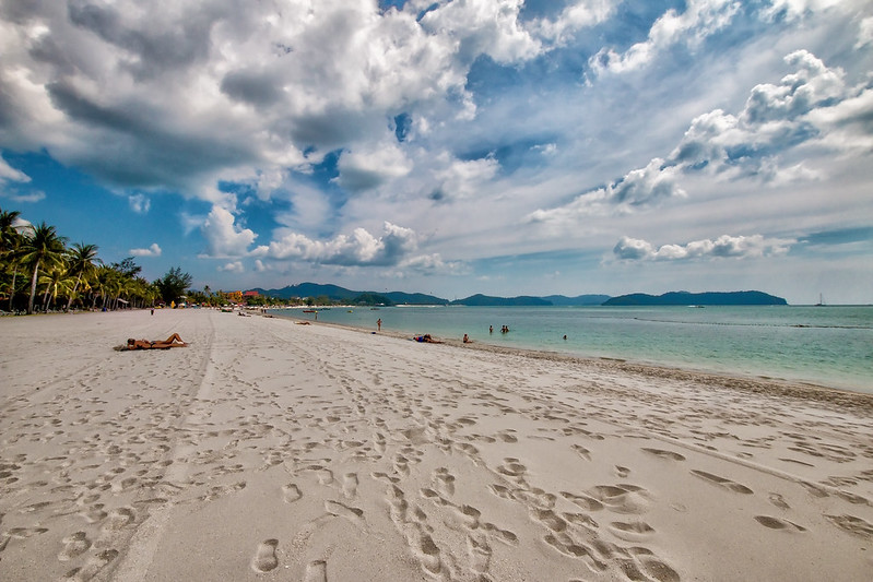 Pantai cenang langkawi tourists