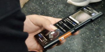 Xiaomi 12 flagship smartphone spotted in the wild design aspect ratio