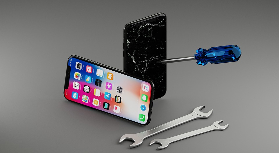 Apple iphone cracked screen