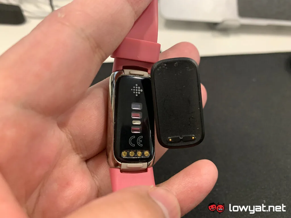 Fitbit luxe charging