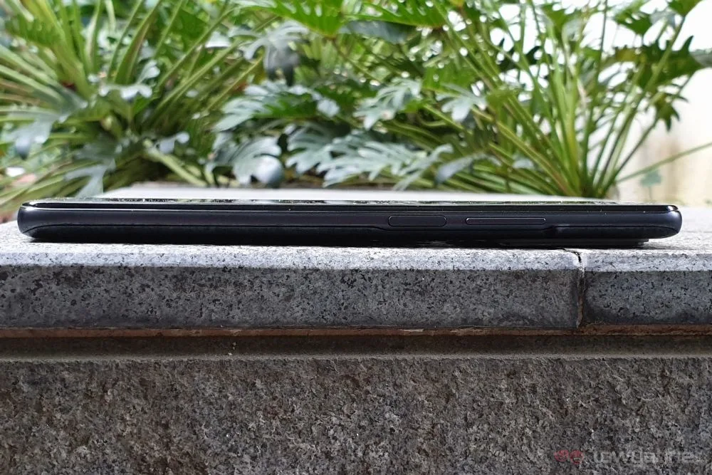 Xiaomi 11T Pro right side