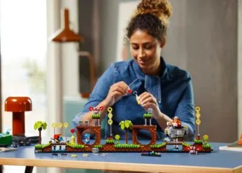 LEGO Ideas Sonic The Hedgehog Green Hill Zone