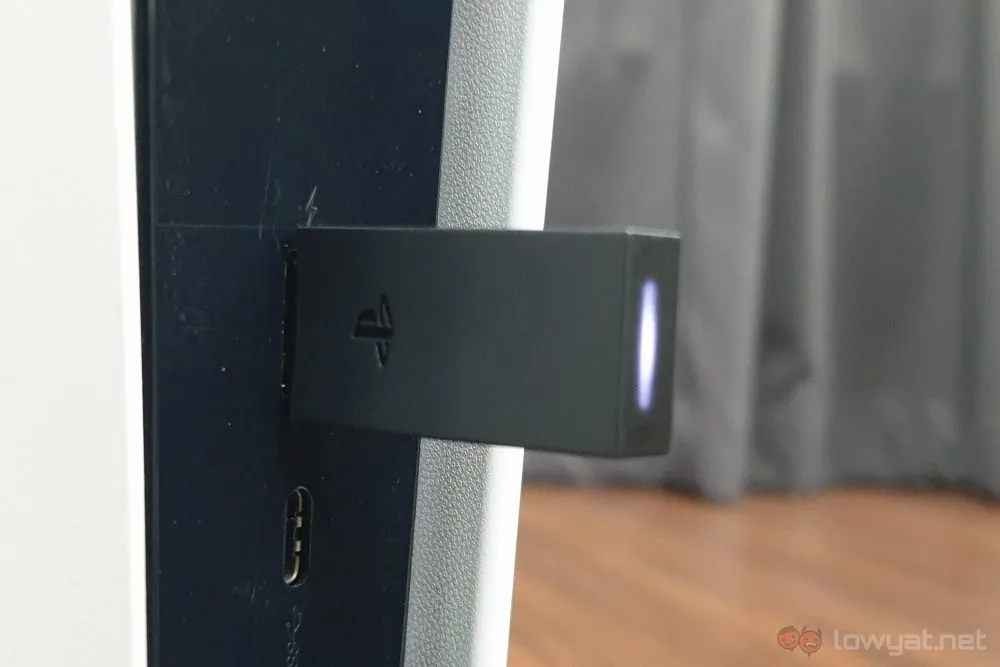 Sony Pulse 3D dongle light